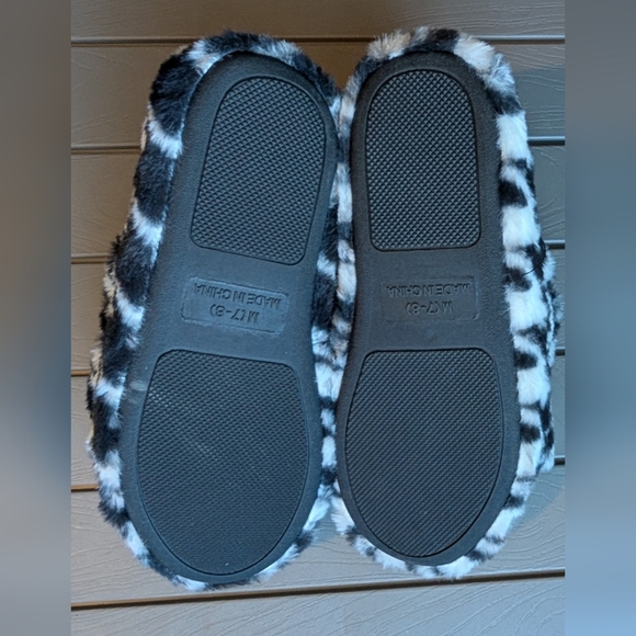 NWT Nordstrom BP fuzzy faux fur houndstooth slide slippers black white size 7 8 - Picture 5 of 5